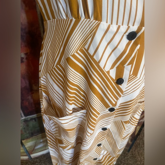 Murni Mustard Yellow Print Button-Up Midi dress - Picture 14 of 16